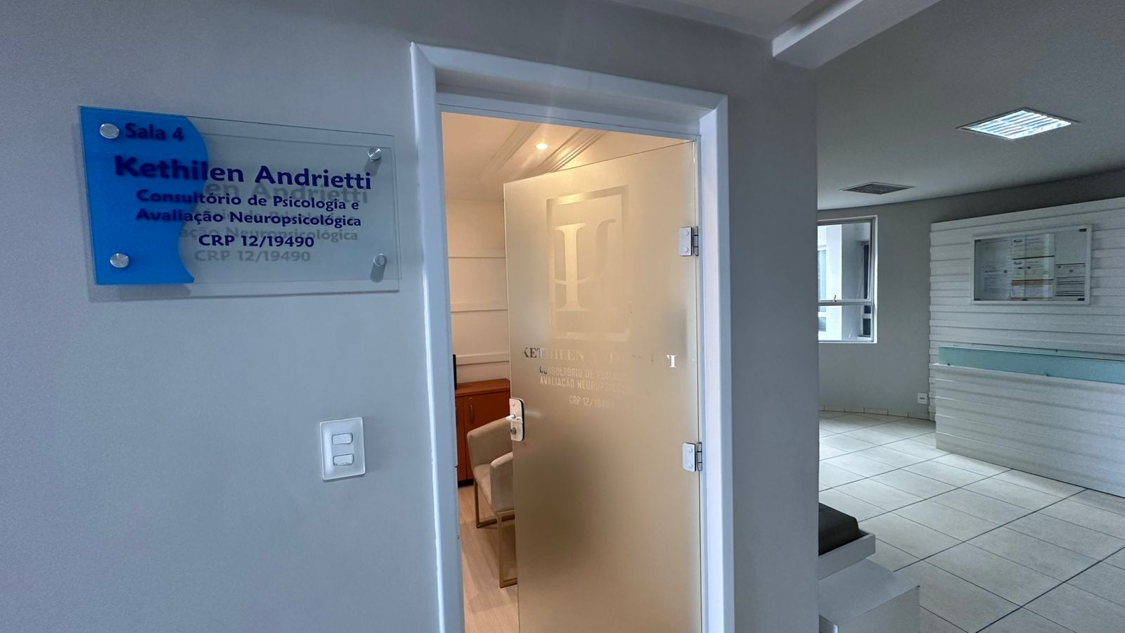 Entrada da Sala 4 — Consultório de Psicologia e Avaliação Neuropsicológica